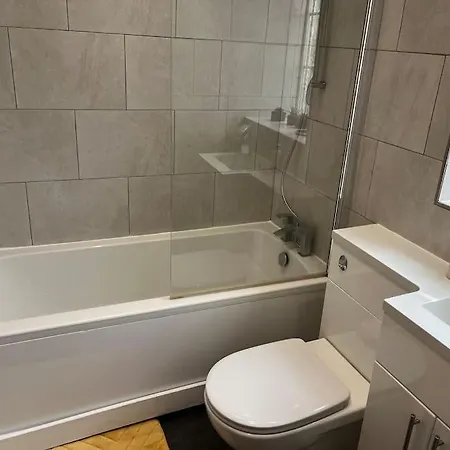 Steeple View - A Two Bedroom 18th Century Cottage. Leeds (West Yorkshire)