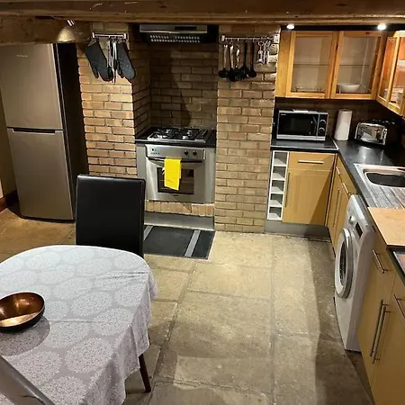 Vakantiehuis Steeple View - A Two Bedroom 18th Century Cottage.