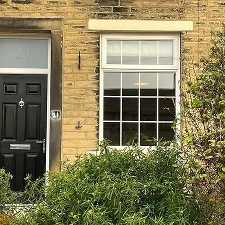 Steeple View - A Two Bedroom 18th Century Cottage. Leeds (West Yorkshire)