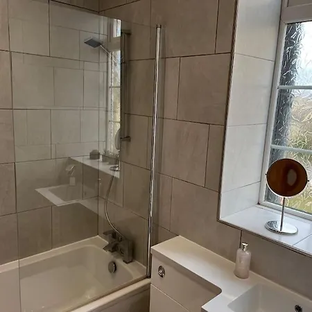 Steeple View - A Two Bedroom 18th Century Cottage. Leeds (West Yorkshire)