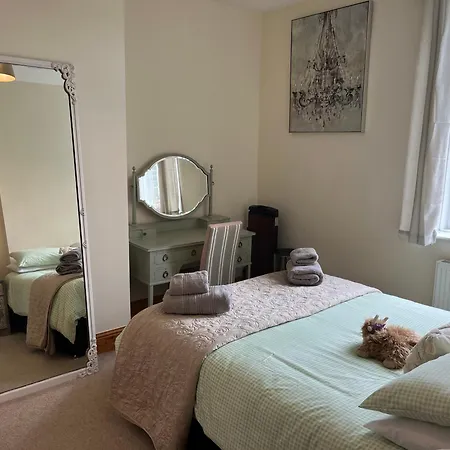 Vakantiehuis Steeple View - A Two Bedroom 18th Century Cottage. Leeds (West Yorkshire)