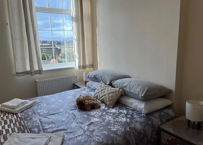 Steeple View - A Two Bedroom 18th Century Cottage. Leeds (West Yorkshire)