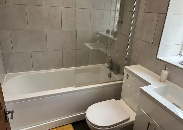 Steeple View - A Two Bedroom 18th Century Cottage. Leeds (West Yorkshire)