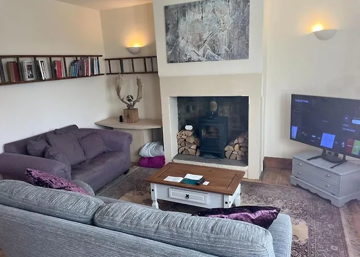 Steeple View - A Two Bedroom 18th Century Cottage. Leeds (West Yorkshire)