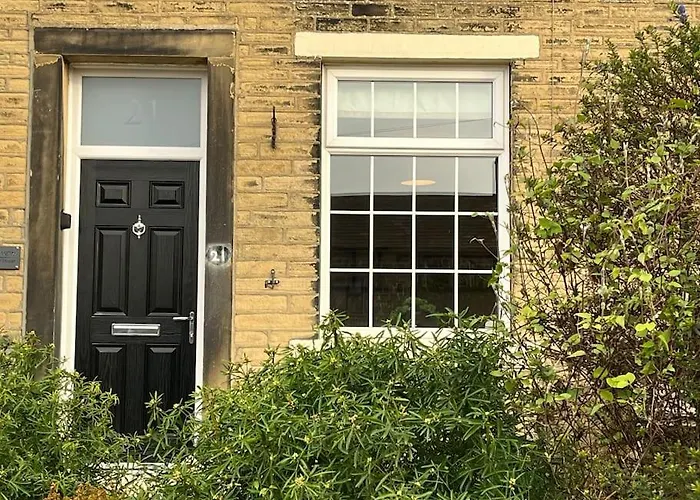 Steeple View - A Two Bedroom 18th Century Cottage. Leeds (West Yorkshire)
