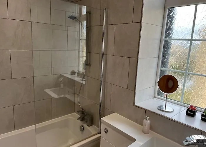 Steeple View - A Two Bedroom 18th Century Cottage. Leeds (West Yorkshire)