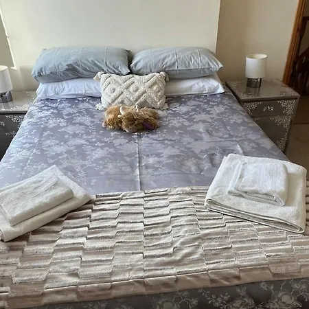 Будинок відпочинку Steeple View - A Two Bedroom 18th Century Cottage.