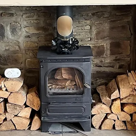 Будинок відпочинку Steeple View - A Two Bedroom 18th Century Cottage. Лідс